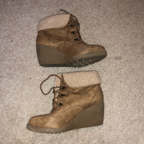 Beige size 8.5 wedge booties - Picture 3 of 4